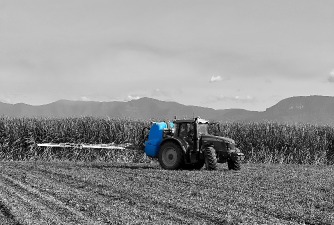 LK linkage sprayer on a tractor spraying in NSW