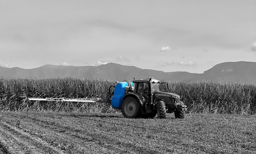 LK linkage sprayer on a tractor spraying in NSW