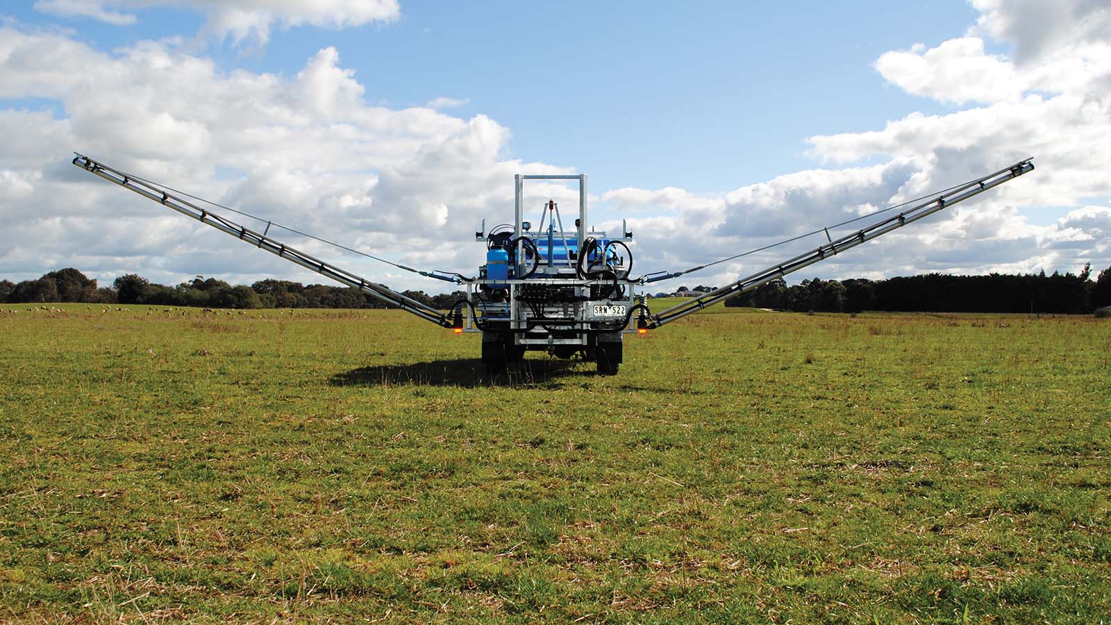 Hydraulic Ute Truck Sprayer with open boom in a field
