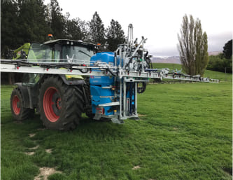 Spray boom lifted on a spray boom mast